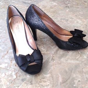 Mootsies tootsies black high heels with bow shoes